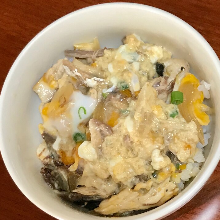 サバ味噌缶の卵丼